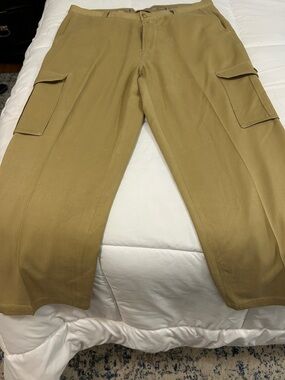 Tommy Bahama Men's Cargo Pants in Khaki/Tan